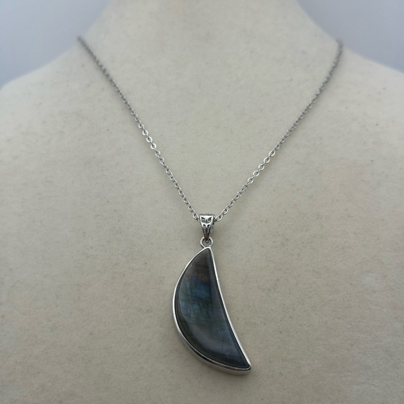Beautiful Blue and Rainbow Flash Moon Shaped Labradorite Pendant Necklace - Picture 7 of 13